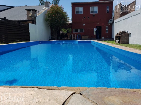 Casa alquiler temporario en Funes -  3 habitaciones con piscina 