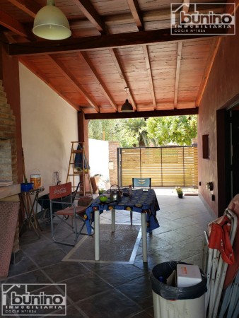 Casa alquiler temporario en Funes -  3 habitaciones con piscina 
