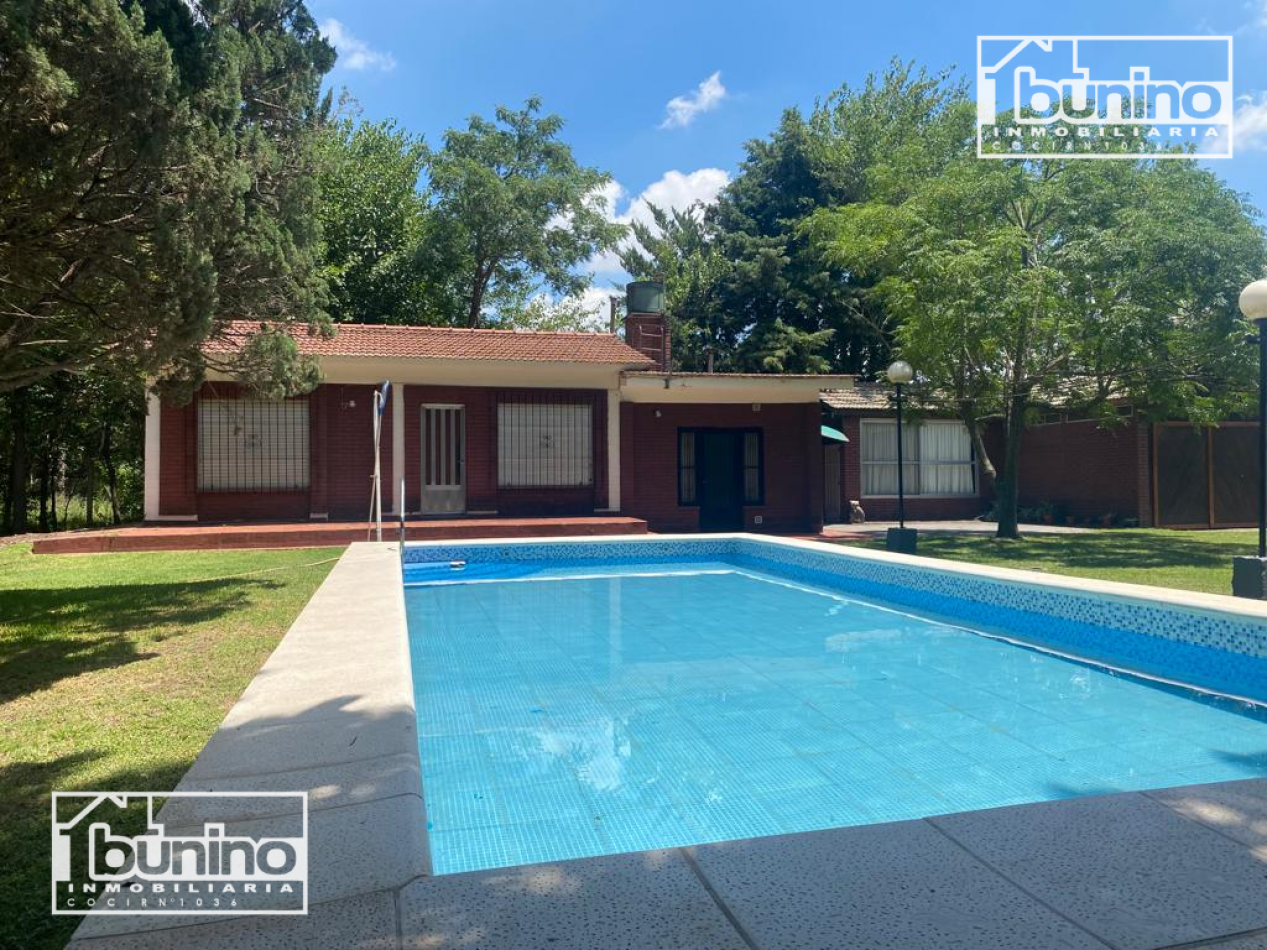 Casa EN VENTA 2 dormitorios, quincho independiente y pileta - FUNES