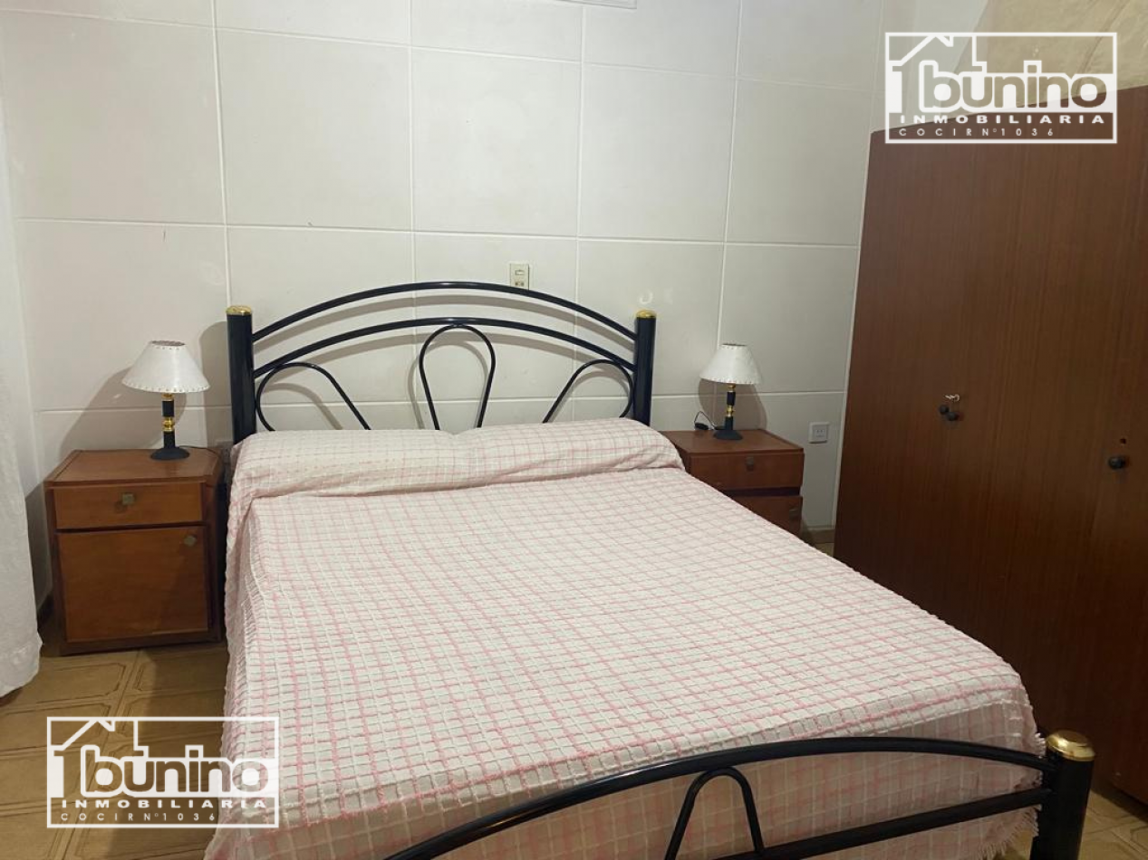 Casa EN VENTA 2 dormitorios, quincho independiente y pileta - FUNES