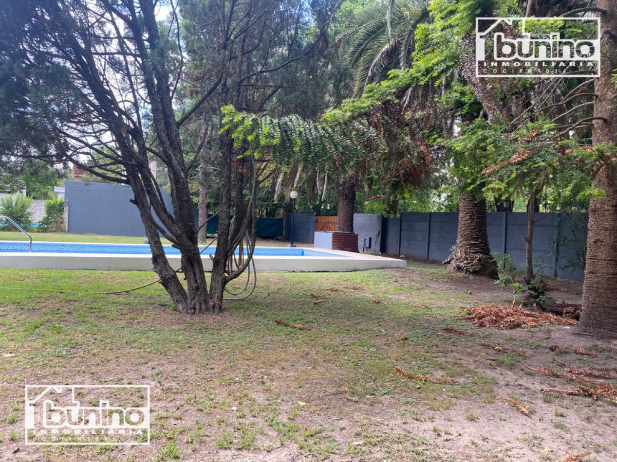 Casa EN VENTA 2 dormitorios, quincho independiente y pileta - FUNES