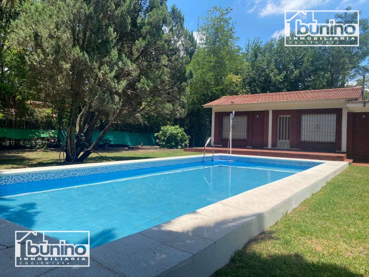 Casa EN VENTA 2 dormitorios, quincho independiente y pileta - FUNES