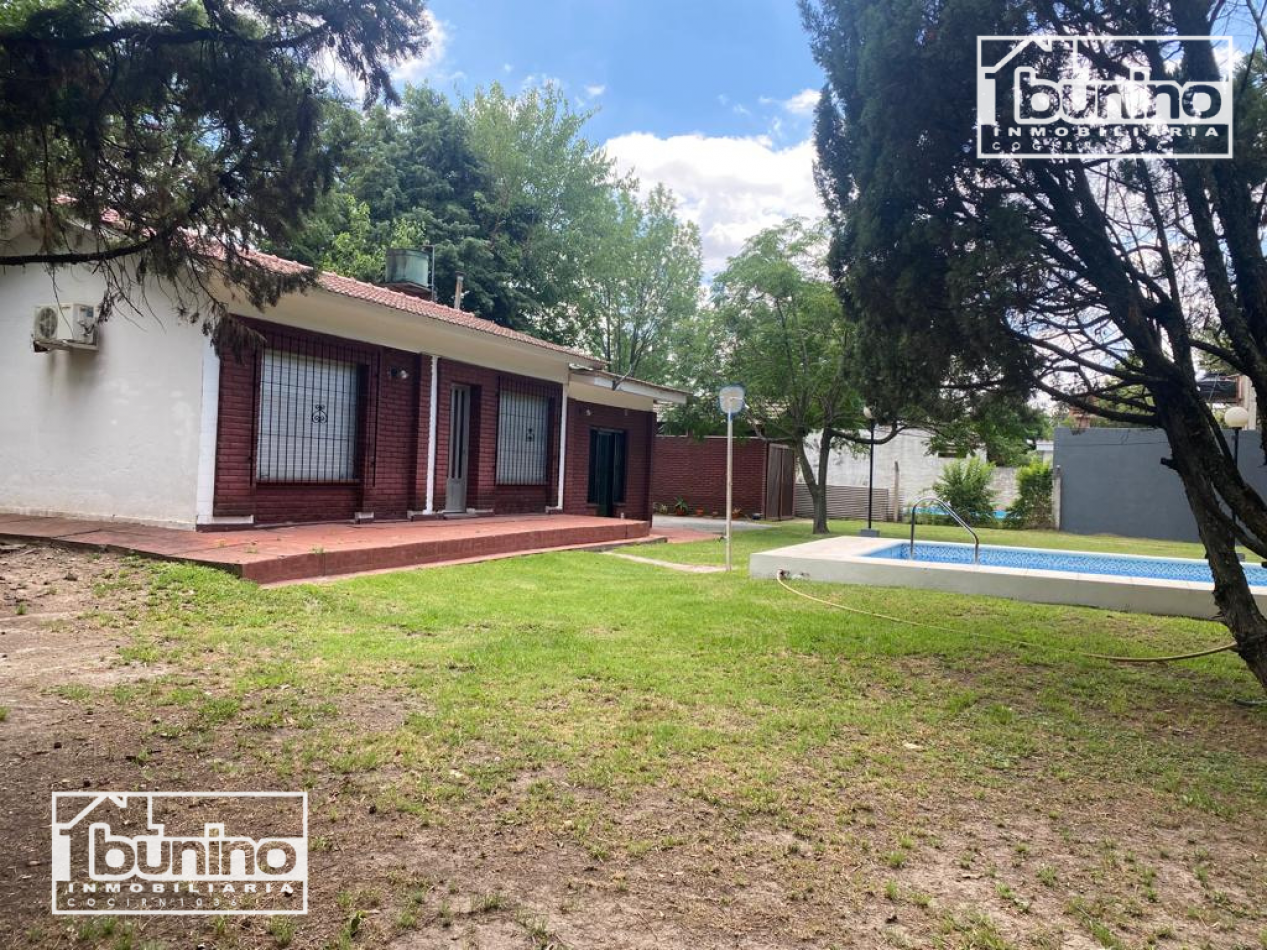 Casa EN VENTA 2 dormitorios, quincho independiente y pileta - FUNES