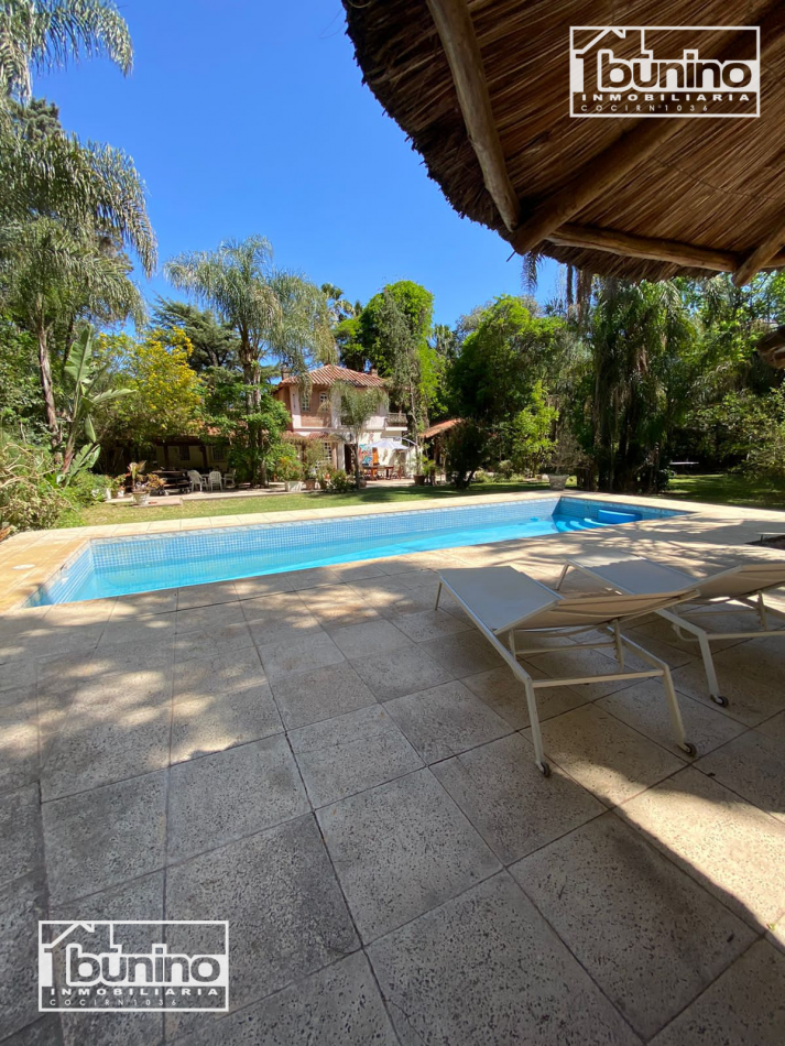  Casa EN VENTA en Roldan - 4 Dormitorios, Pileta y Cochera