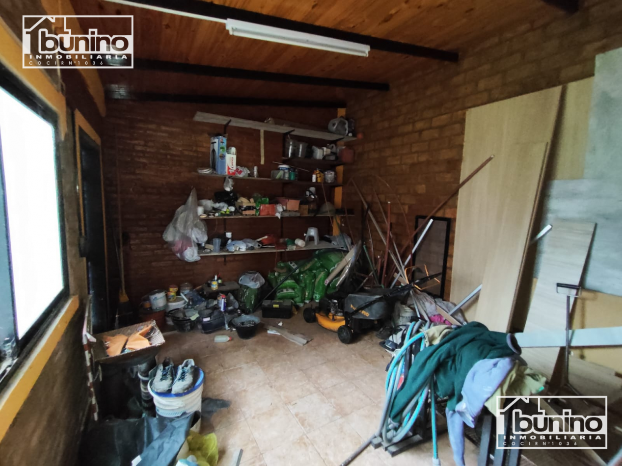 VENTA Casa de 2 plantas con parque, galeria y pileta - Ibarlucea