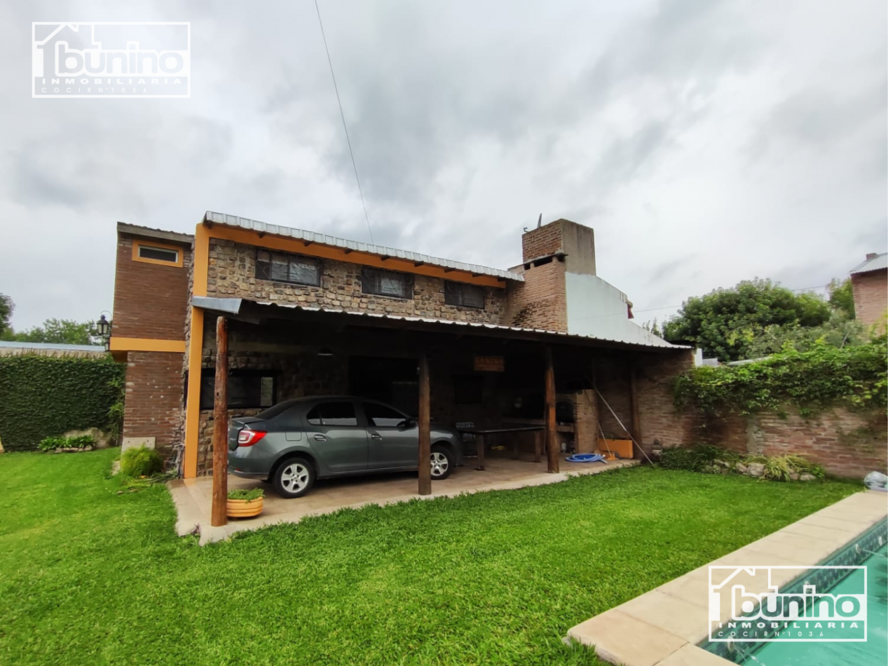VENTA Casa de 2 plantas con parque, galeria y pileta - Ibarlucea
