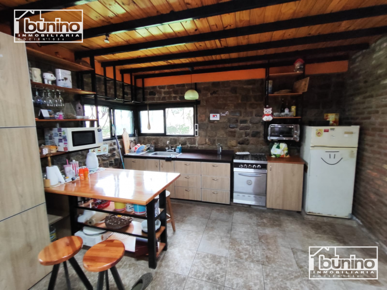 VENTA Casa de 2 plantas con parque, galeria y pileta - Ibarlucea
