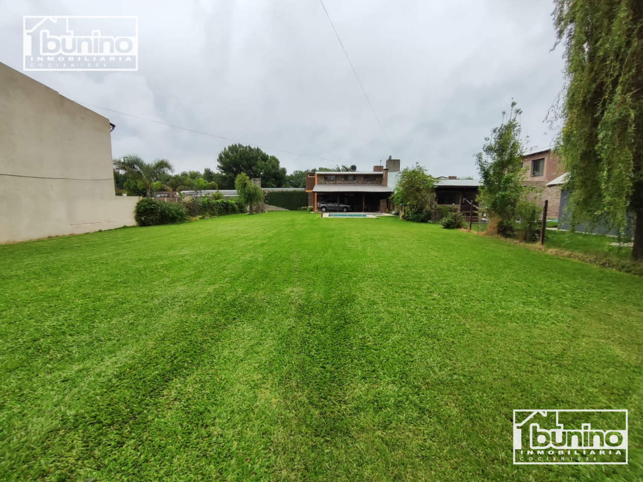 VENTA Casa de 2 plantas con parque, galeria y pileta - Ibarlucea