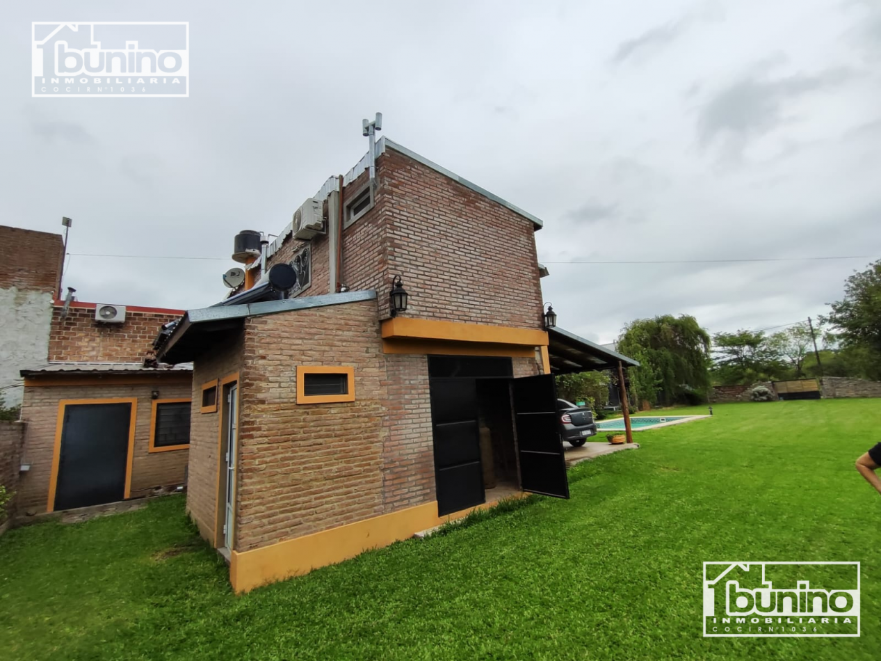 VENTA Casa de 2 plantas con parque, galeria y pileta - Ibarlucea