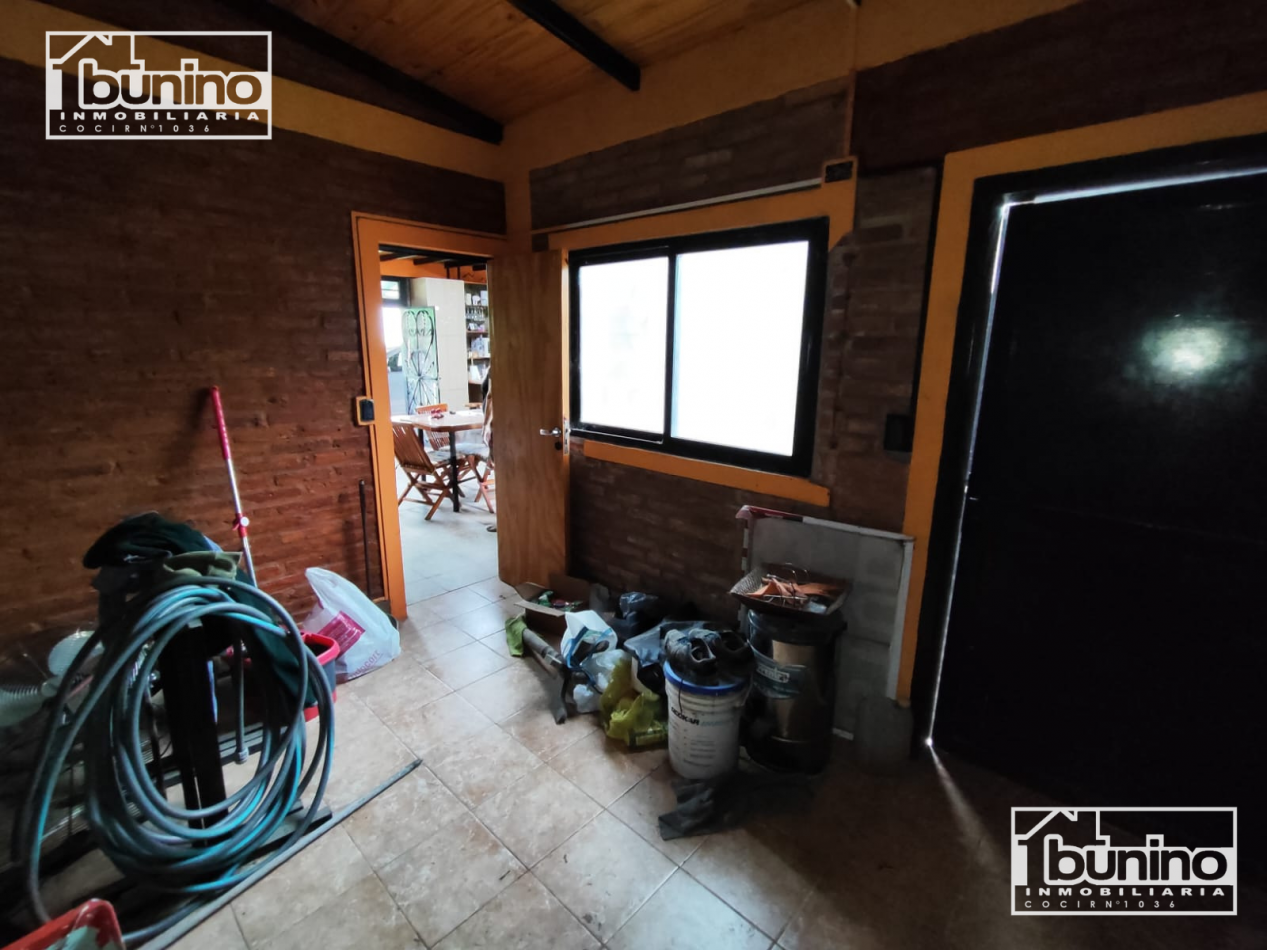 VENTA Casa de 2 plantas con parque, galeria y pileta - Ibarlucea