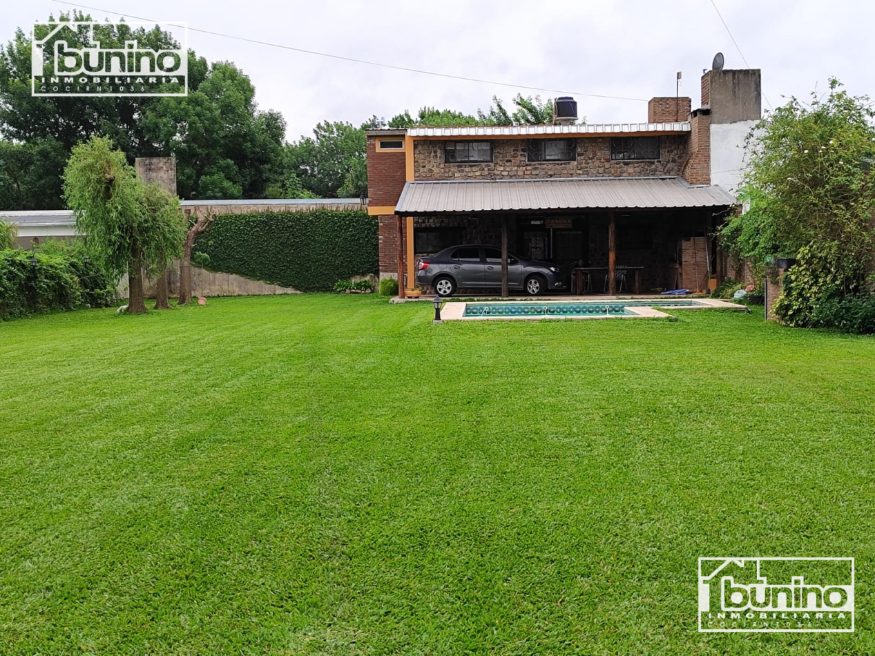 VENTA Casa de 2 plantas con parque, galeria y pileta - Ibarlucea