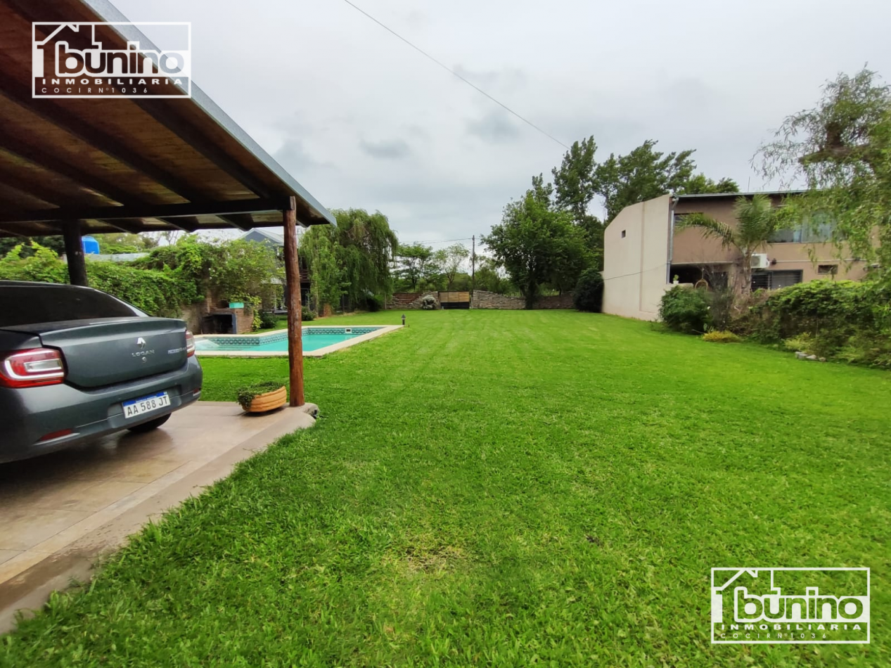 VENTA Casa de 2 plantas con parque, galeria y pileta - Ibarlucea