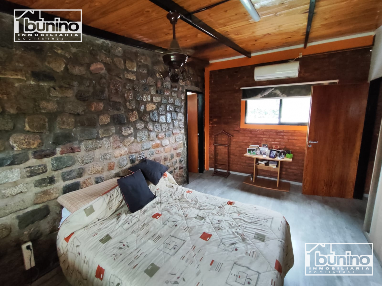 VENTA Casa de 2 plantas con parque, galeria y pileta - Ibarlucea