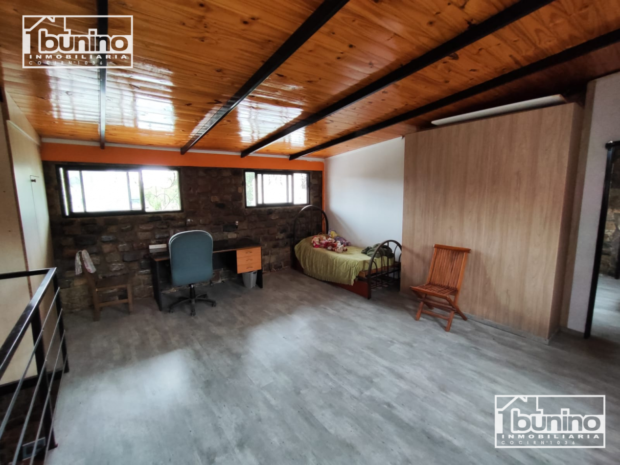 VENTA Casa de 2 plantas con parque, galeria y pileta - Ibarlucea