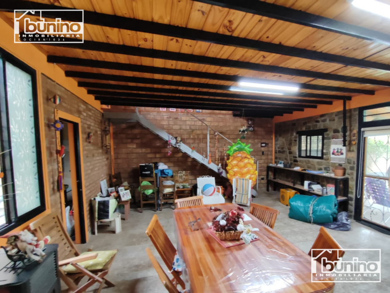 VENTA Casa de 2 plantas con parque, galeria y pileta - Ibarlucea