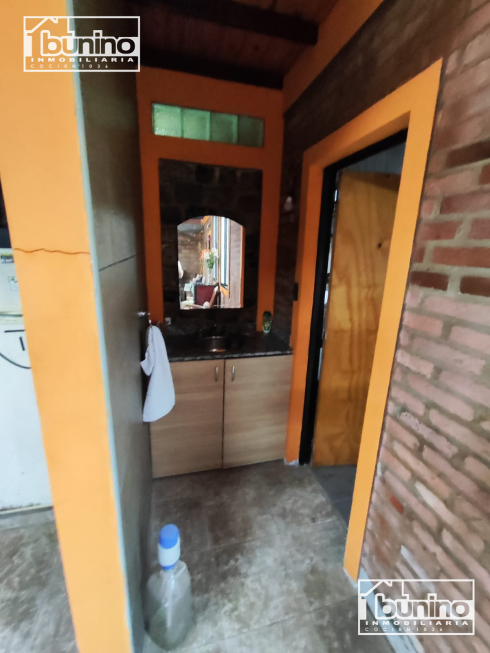 VENTA Casa de 2 plantas con parque, galeria y pileta - Ibarlucea