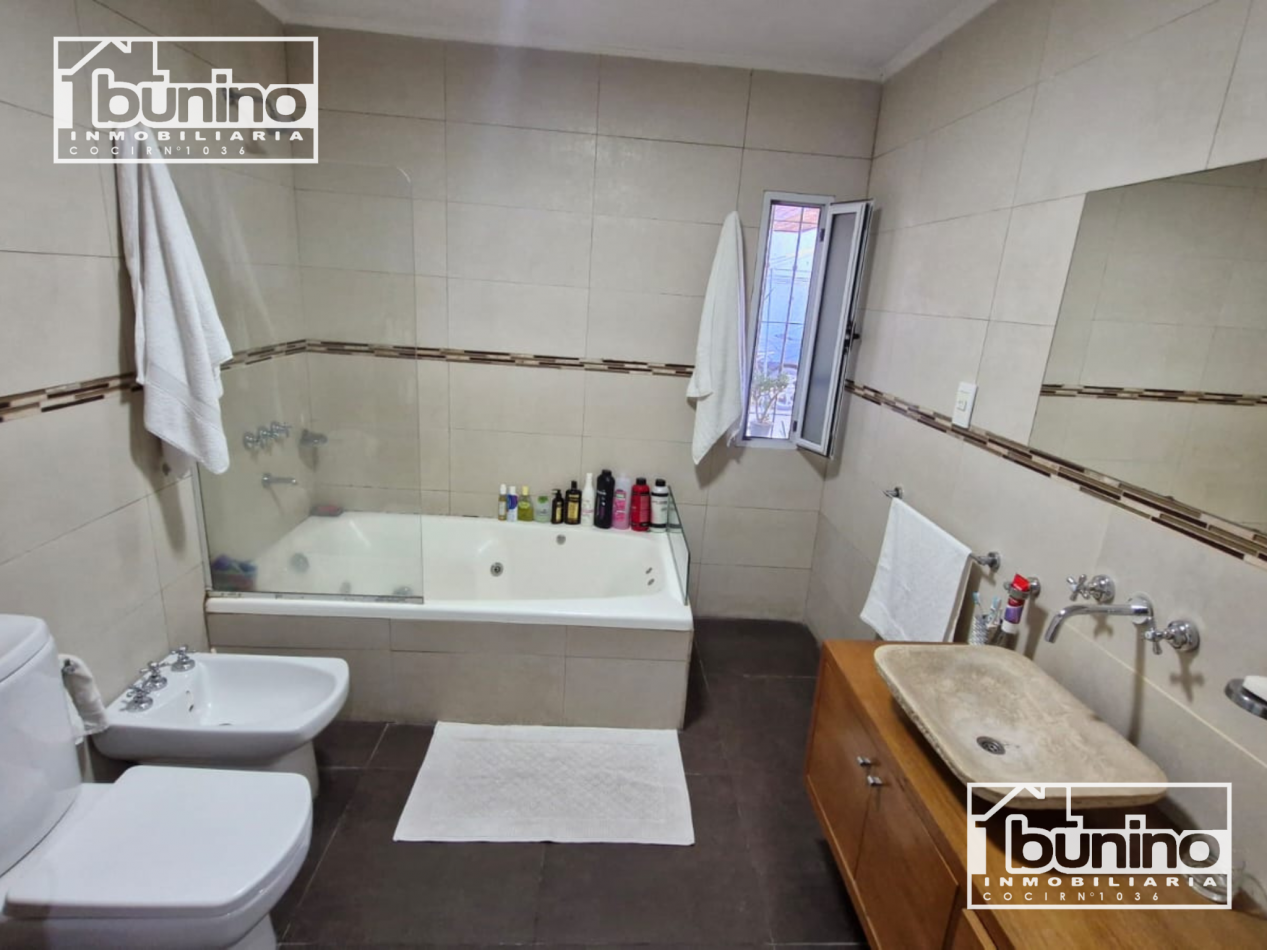 Casa EN VENTA en Funes - 3 Dormitorios