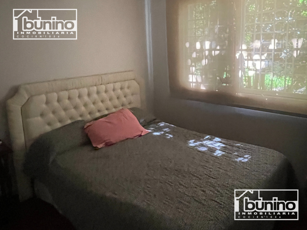  Casa EN VENTA en Roldan - 4 Dormitorios, Pileta y Cochera