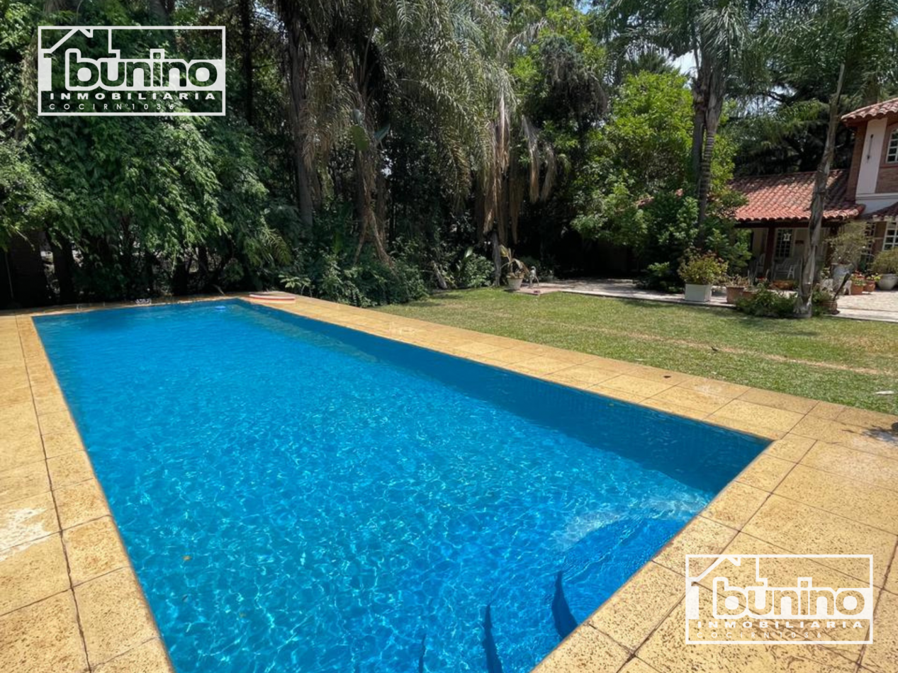  Casa EN VENTA en Roldan - 4 Dormitorios, Pileta y Cochera