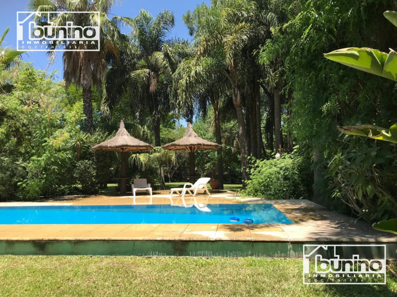  Casa EN VENTA en Roldan - 4 Dormitorios, Pileta y Cochera