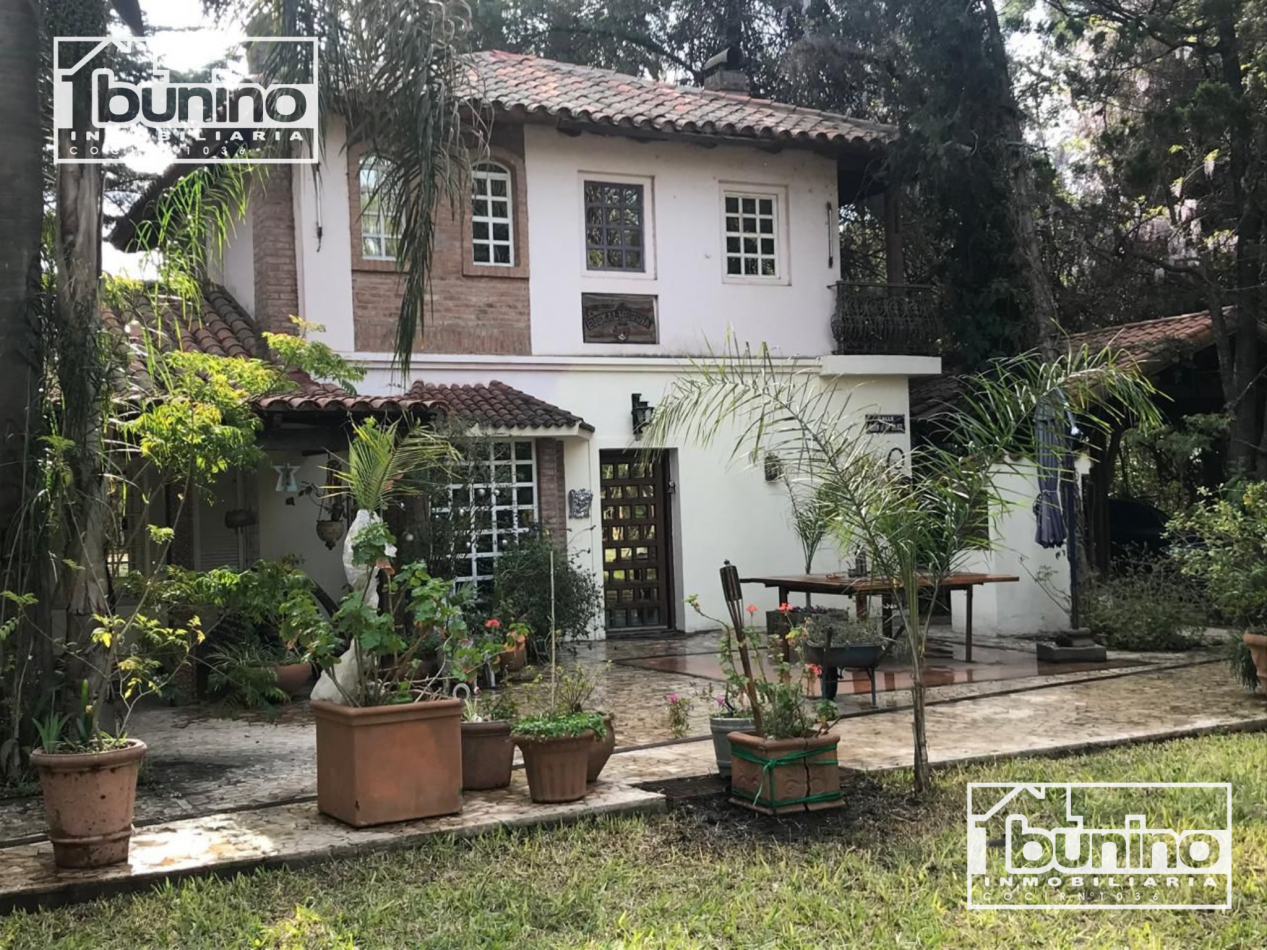  Casa EN VENTA en Roldan - 4 Dormitorios, Pileta y Cochera