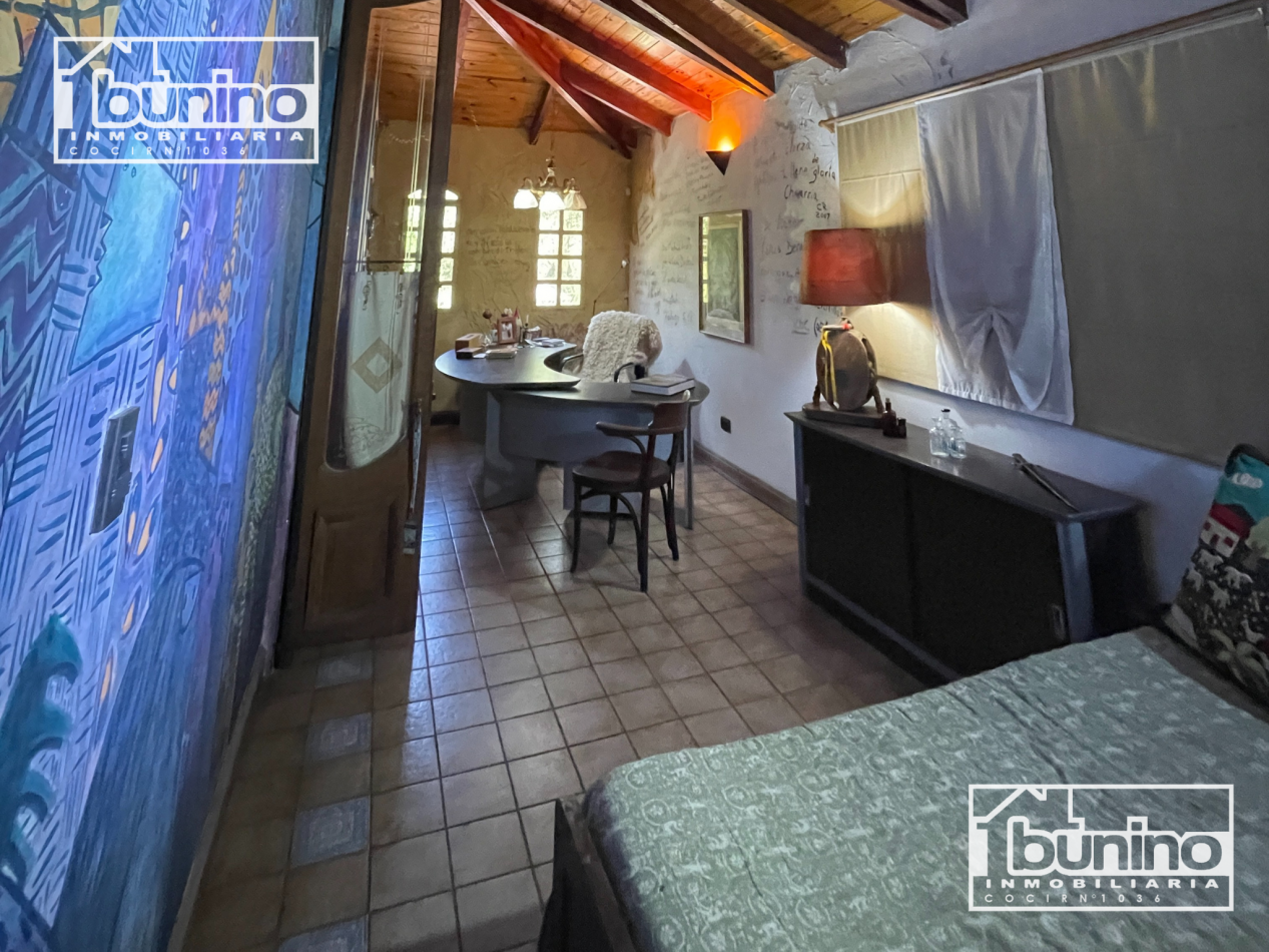  Casa EN VENTA en Roldan - 4 Dormitorios, Pileta y Cochera