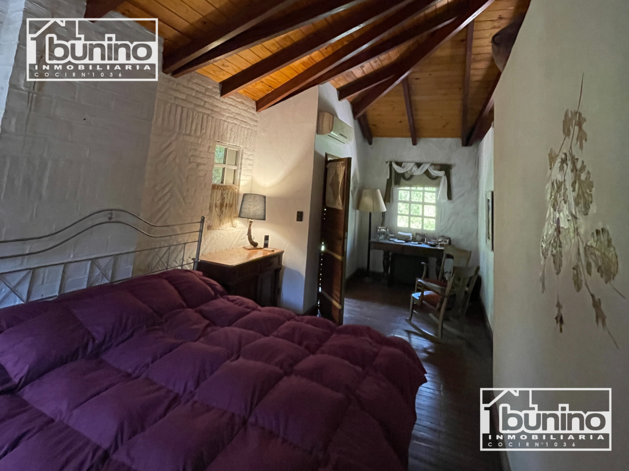  Casa EN VENTA en Roldan - 4 Dormitorios, Pileta y Cochera