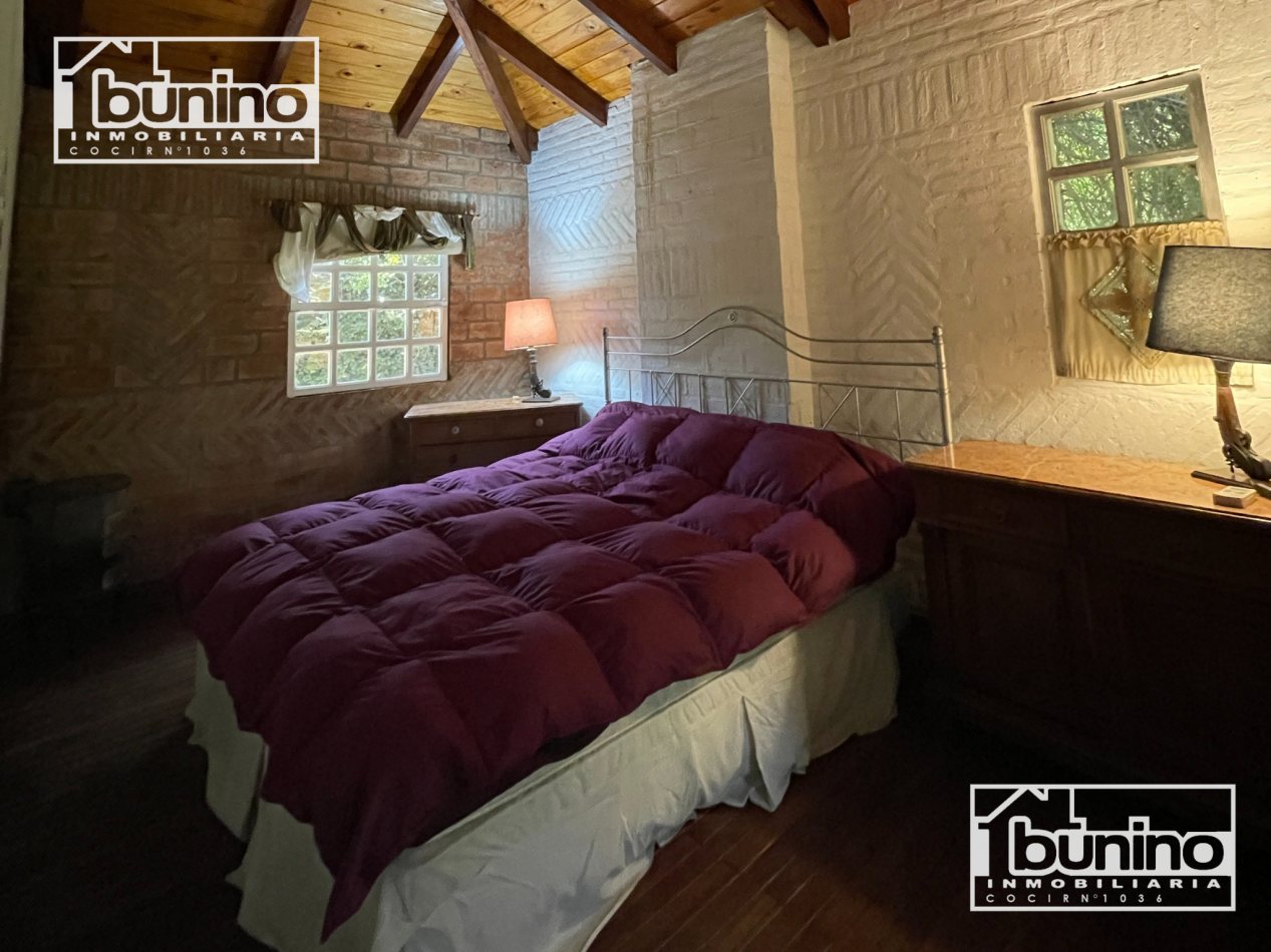  Casa EN VENTA en Roldan - 4 Dormitorios, Pileta y Cochera