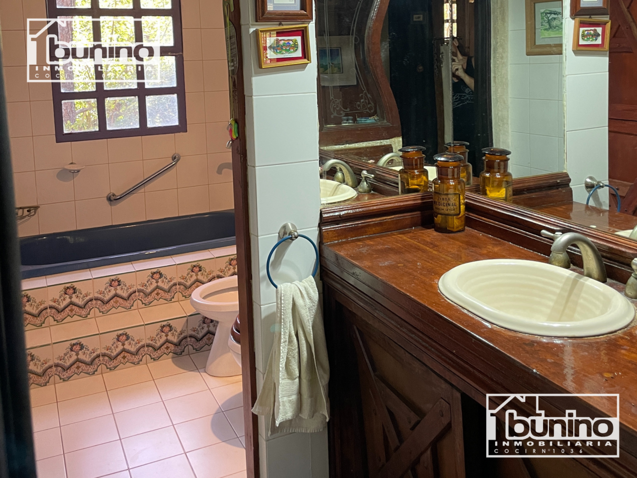  Casa EN VENTA en Roldan - 4 Dormitorios, Pileta y Cochera