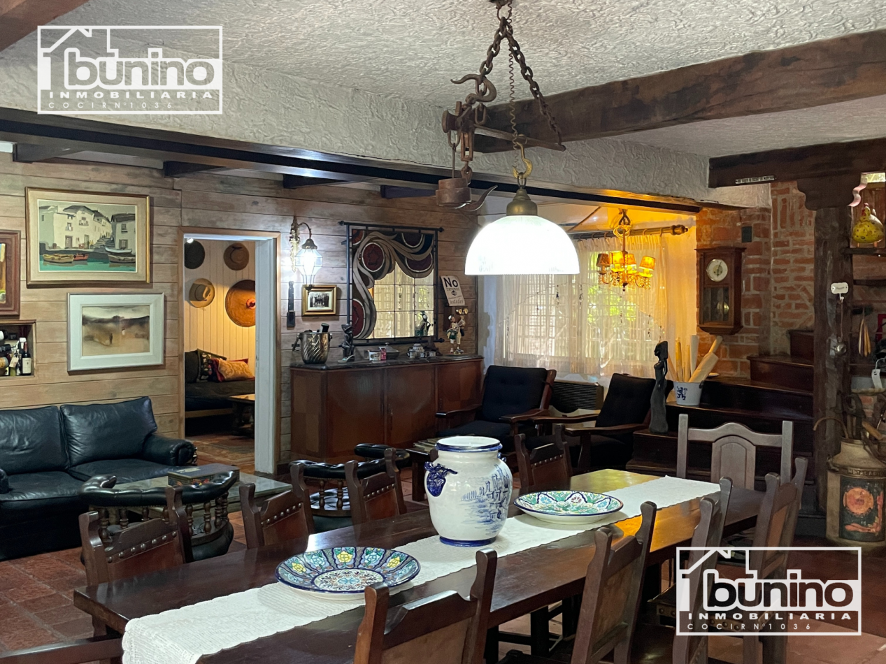  Casa EN VENTA en Roldan - 4 Dormitorios, Pileta y Cochera