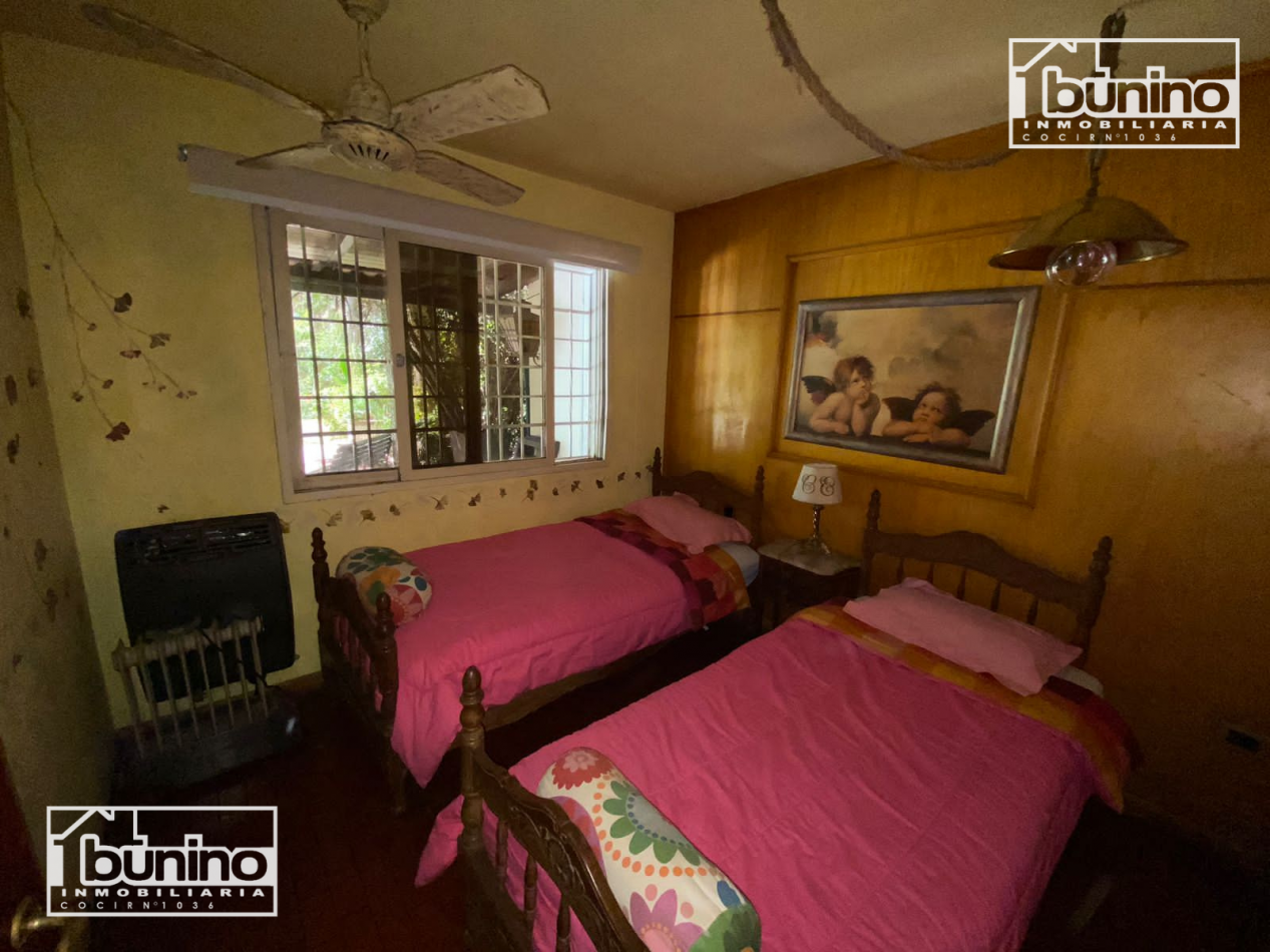 Alquiler Temporario Casa 4 Dormitorios, 4 Baños, Galeria, Pileta y Cochera - ROLDAN