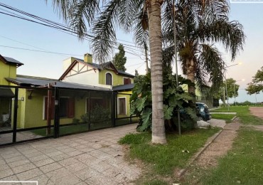 Casa en venta en Baigorria - 4 dormitorios. A 50 metros de la costanera 