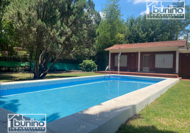 Casa EN VENTA 2 dormitorios, quincho independiente y pileta - FUNES