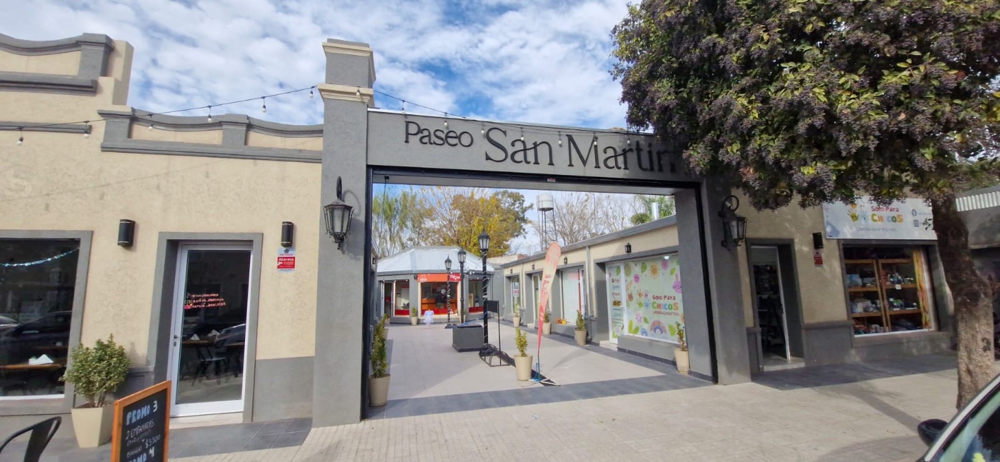 LOCAL COMERCIAL EN ALQUILER - PASEO SAN MARTIN IBARLUCEA