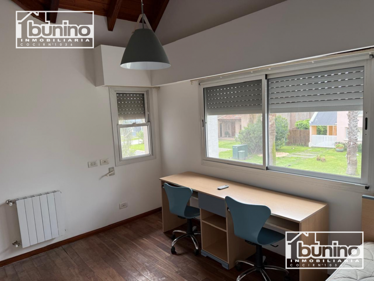 Alquiler permanente en Funes Hills, San Marino - 3 Dormitorios