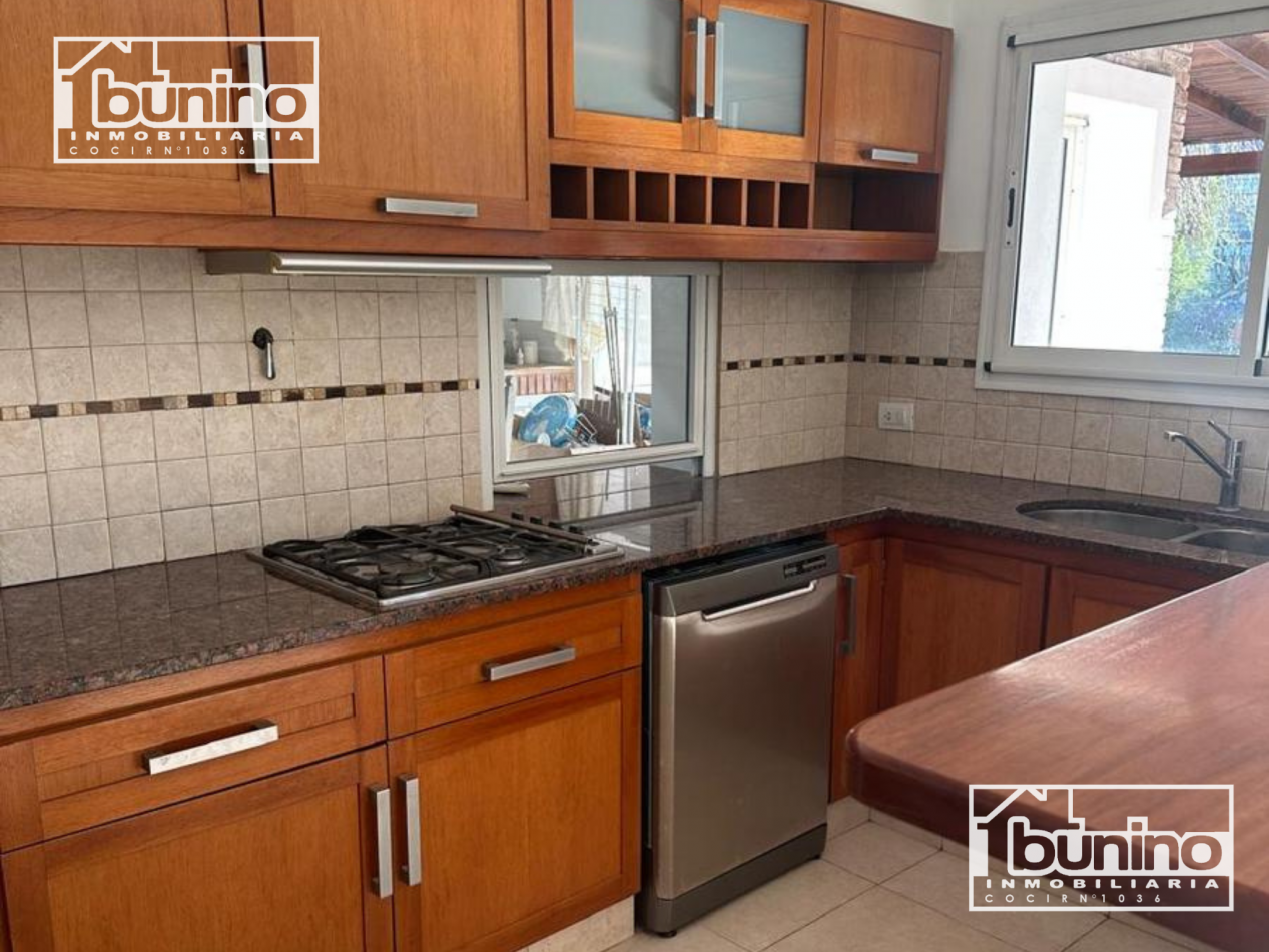 Alquiler permanente en Funes Hills, San Marino - 3 Dormitorios