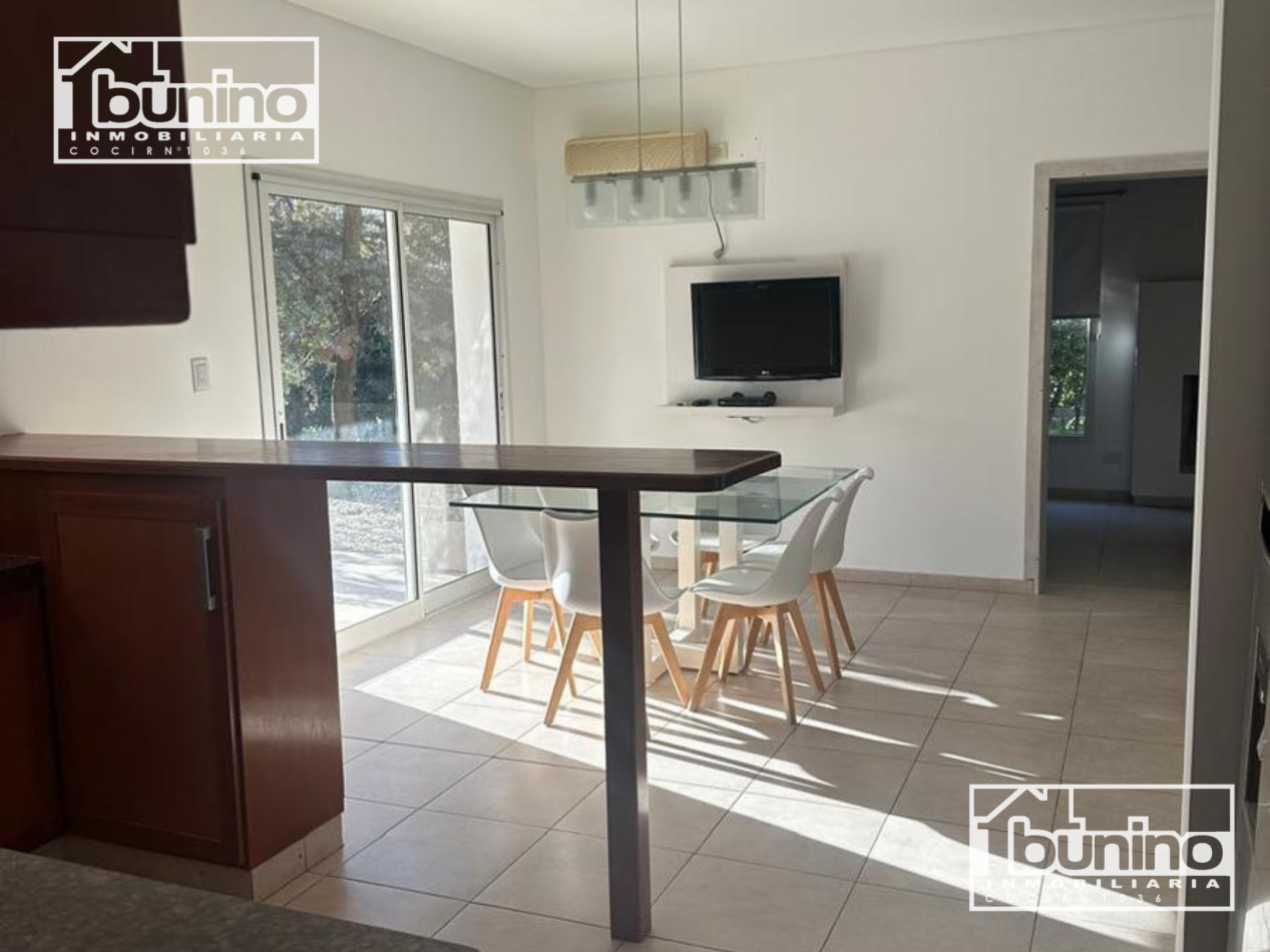 Alquiler permanente en Funes Hills, San Marino - 3 Dormitorios