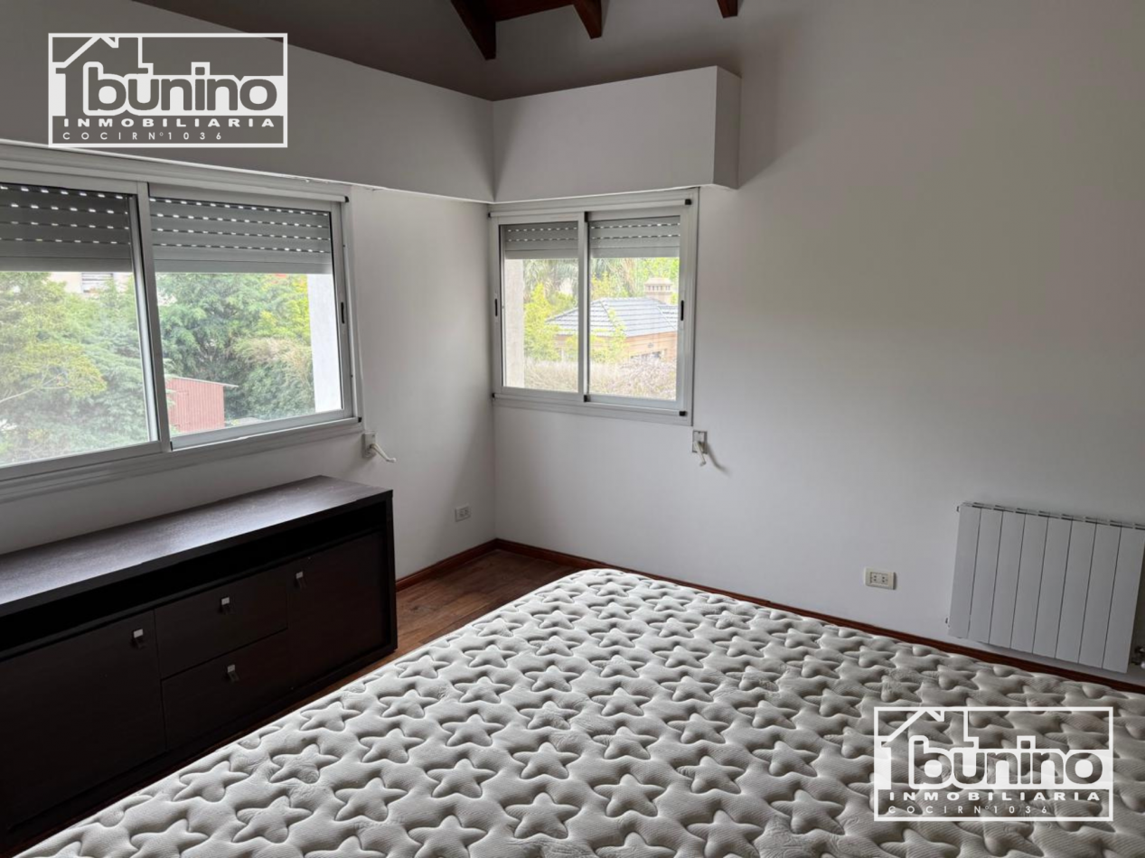 Alquiler permanente en Funes Hills, San Marino - 3 Dormitorios