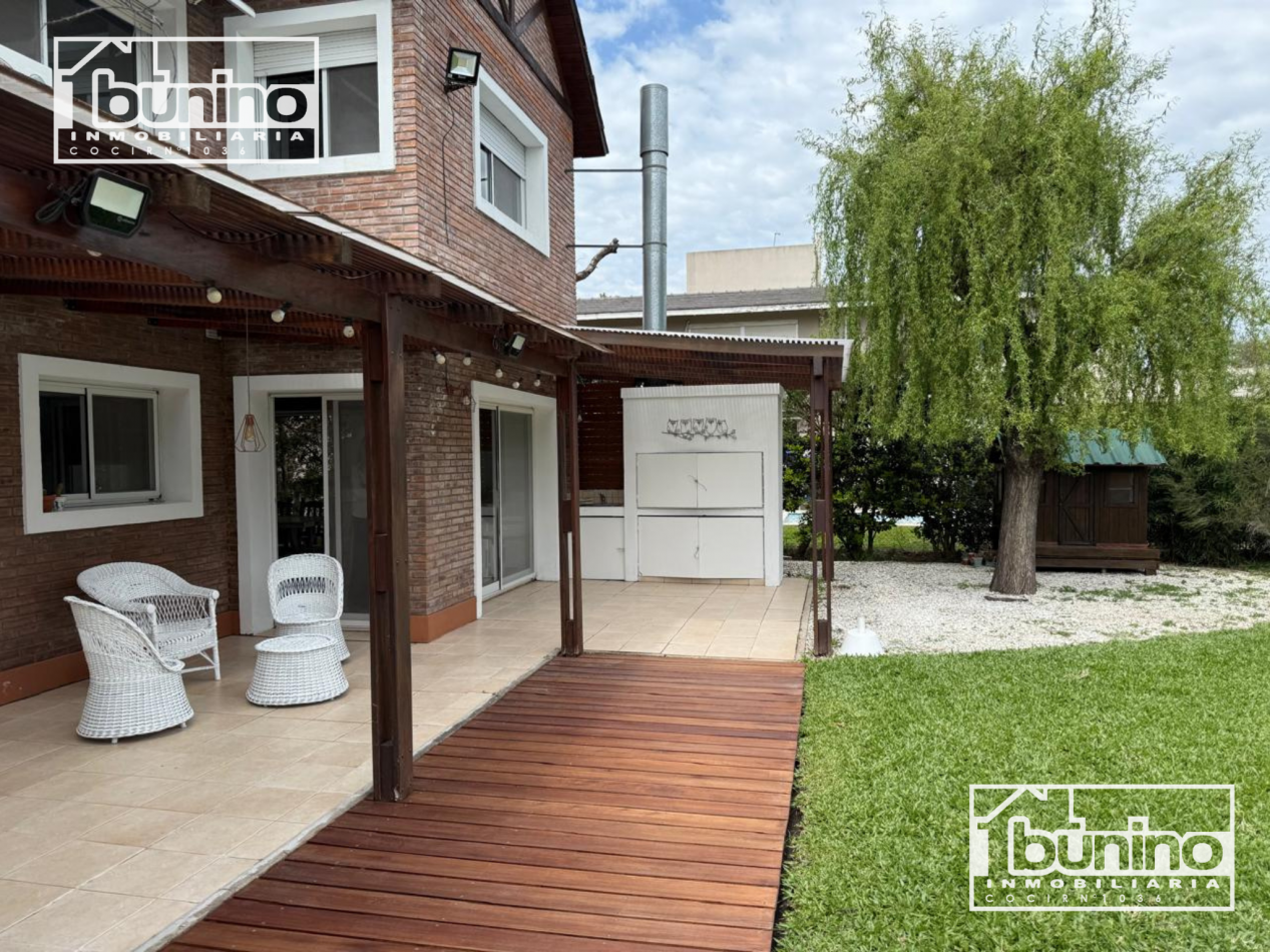 Alquiler permanente en Funes Hills, San Marino - 3 Dormitorios