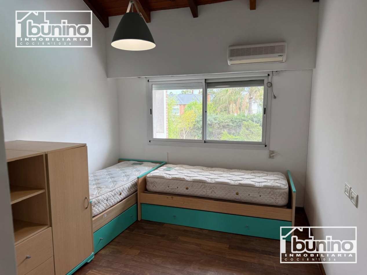 Alquiler permanente en Funes Hills, San Marino - 3 Dormitorios