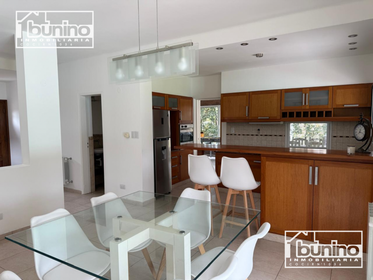 Alquiler permanente en Funes Hills, San Marino - 3 Dormitorios