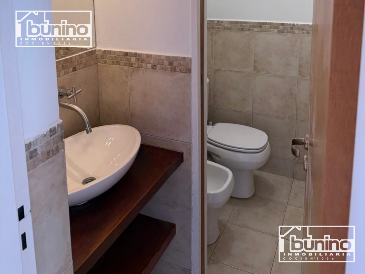 Alquiler permanente en Funes Hills, San Marino - 3 Dormitorios